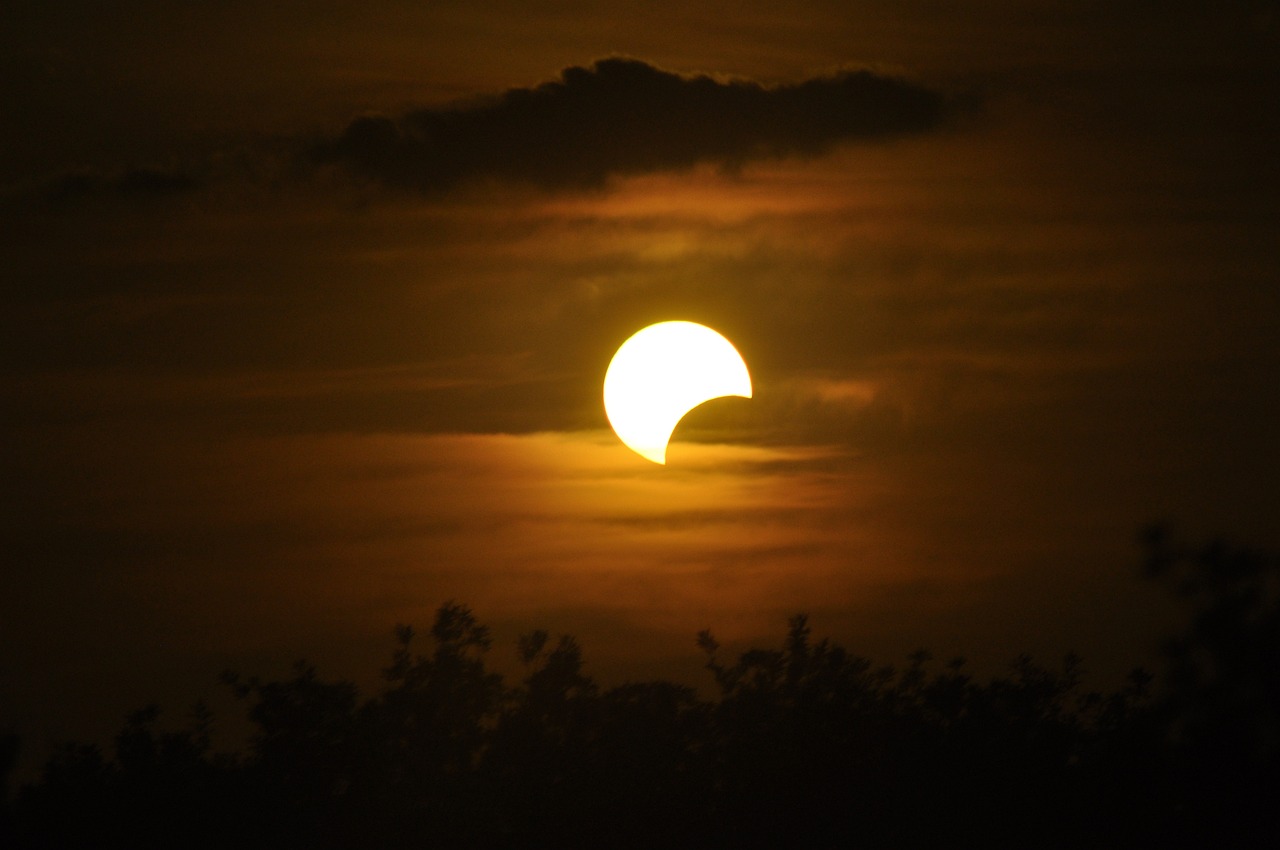 Total solar eclipse on the horizon